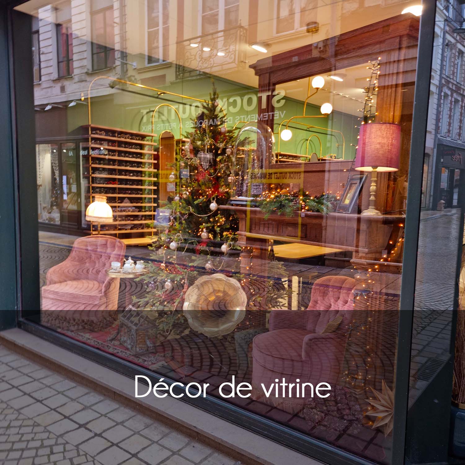 Vitrine Avec Bandeau Noir