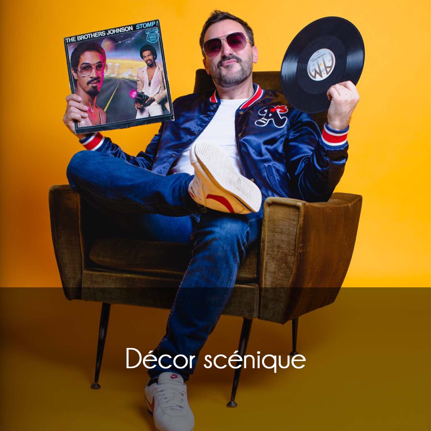 Decor Scenique Avec Bandeau Noir